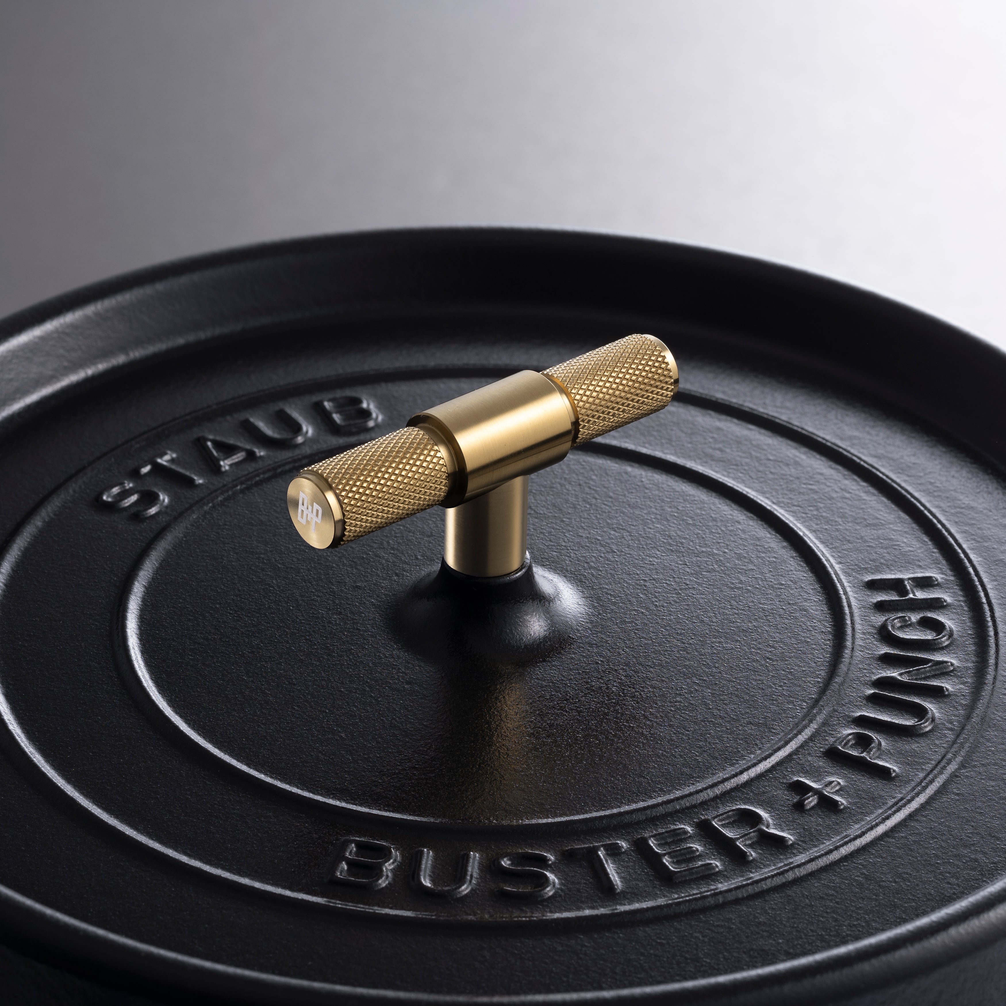 Cocotte en collaboration Buster+Punch X Staub ⌀ 28CM
